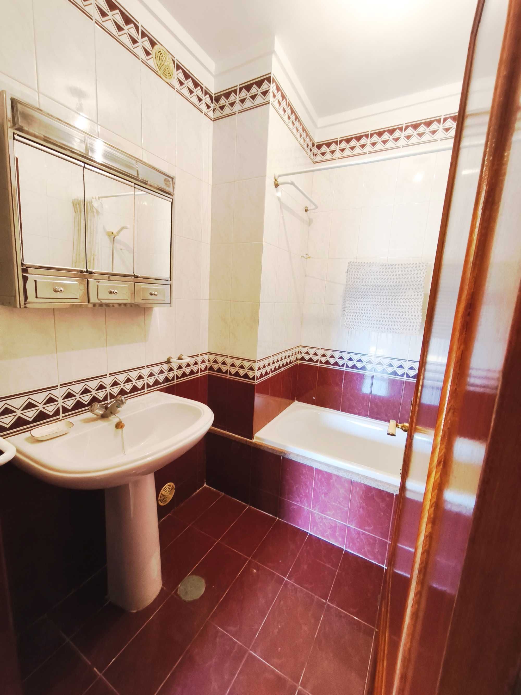 Apartamento T3 – Vila Praia de Âncora | Com Garagem e Arrumos