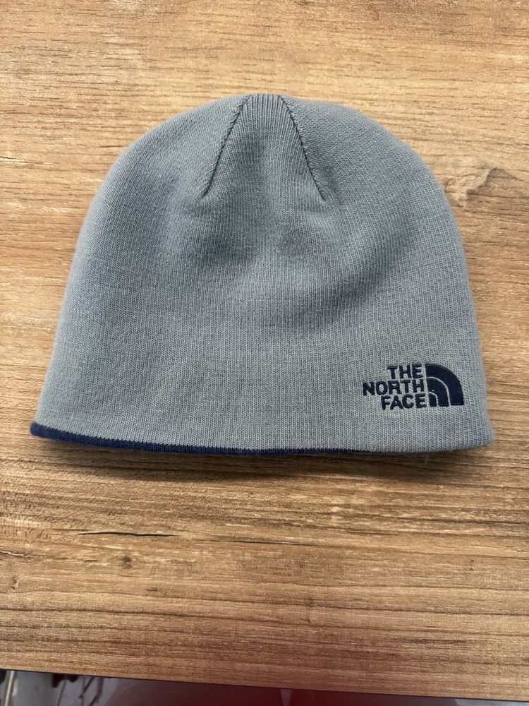Двостороння чоловіча шапка бренду THE NORTH FACE