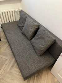 Rozkładana trzyosobowa szara kanapa ASARUM z IKEA