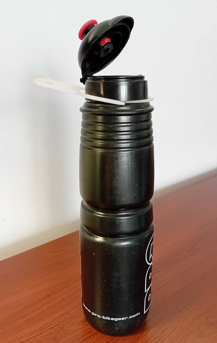 Bidon rowerowy włoskiej firmy ELITE model PRO , poj.850ml /NOWY/.
