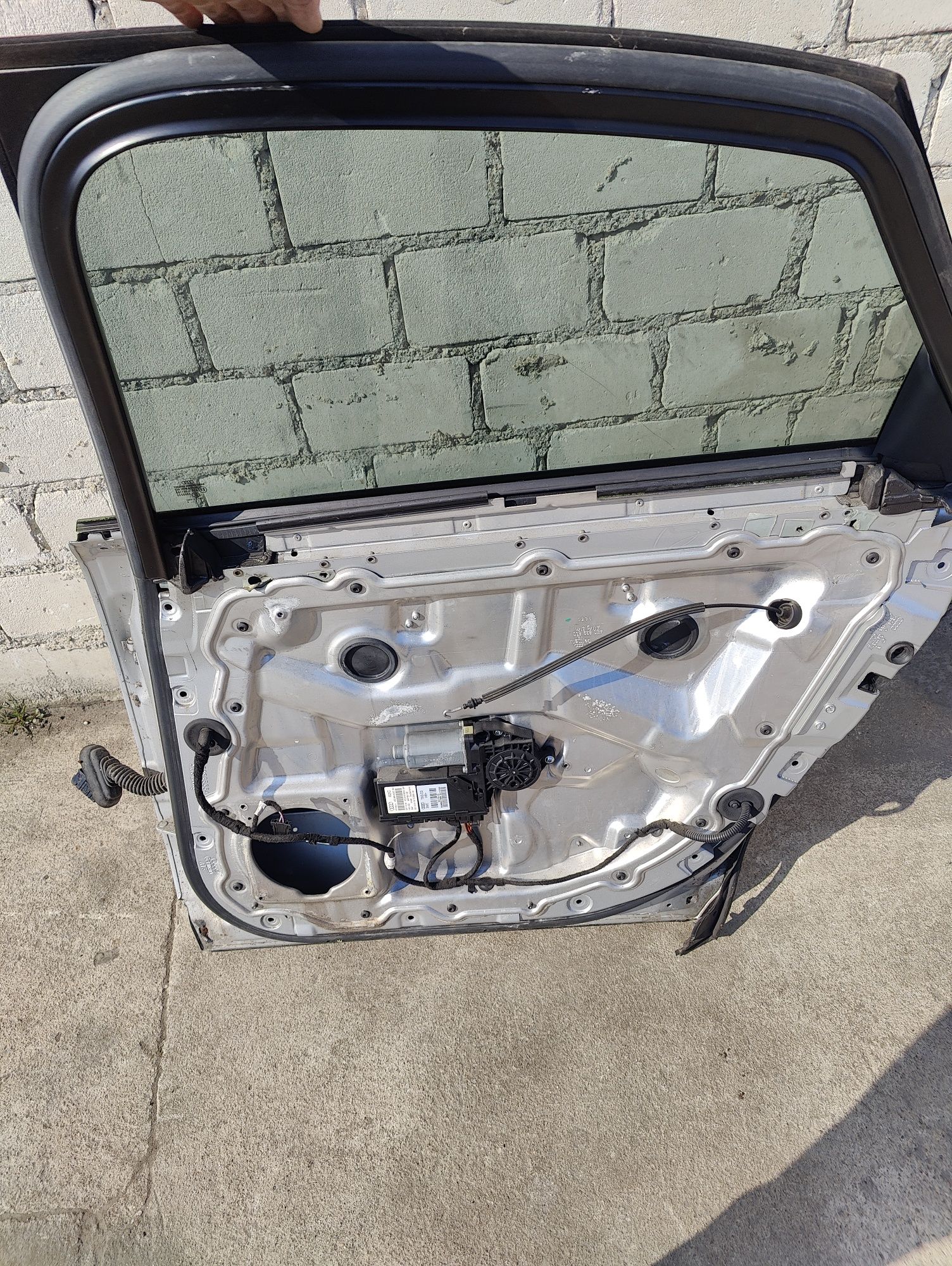 Audi A8 D3 lift drzwi prawy tył LY7W