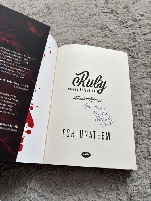 książka z autografem fortunateem ruby bloody valentine