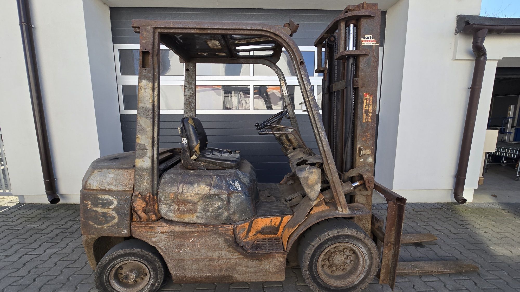 Wózek widłowy toyota 7  2,5 t udźwig sprowadzony Diesel