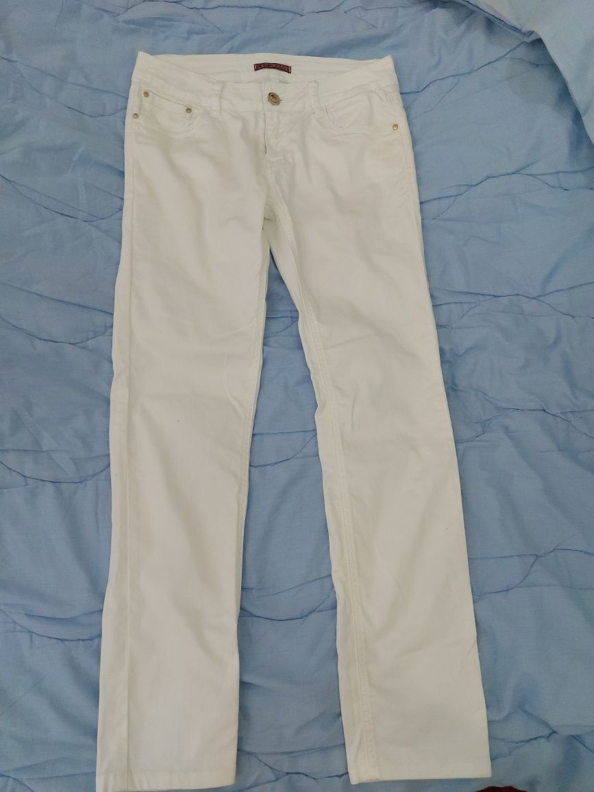 Продам джинсы,белого цвета,лето.