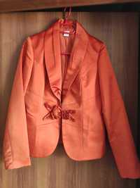 Bardzo elegancki i efektowny garnitur damski orange