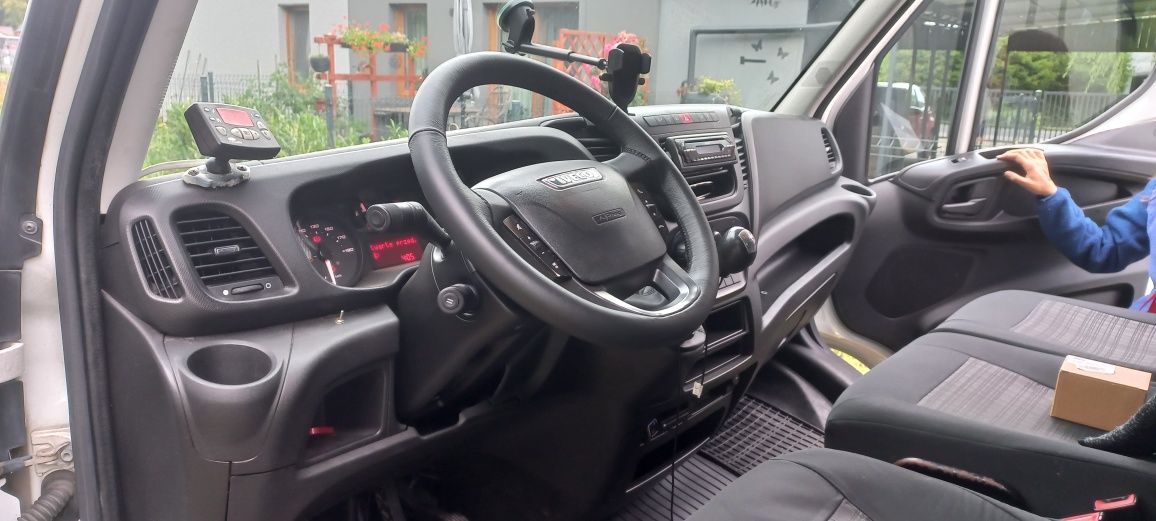 Iveco Daily 3,0 diesel, bliźniak,  winda 1t, kat B