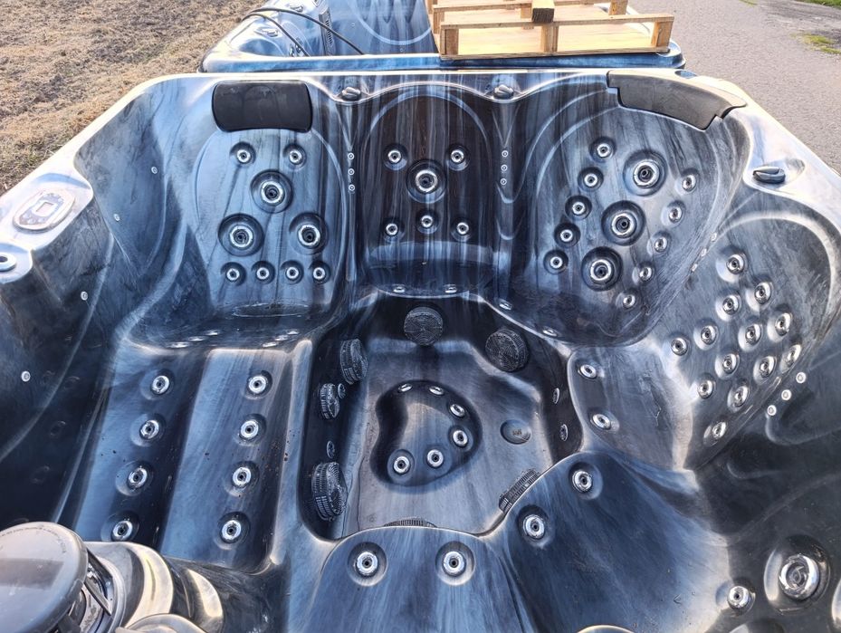 Basen bania jacuzzi blueware spa