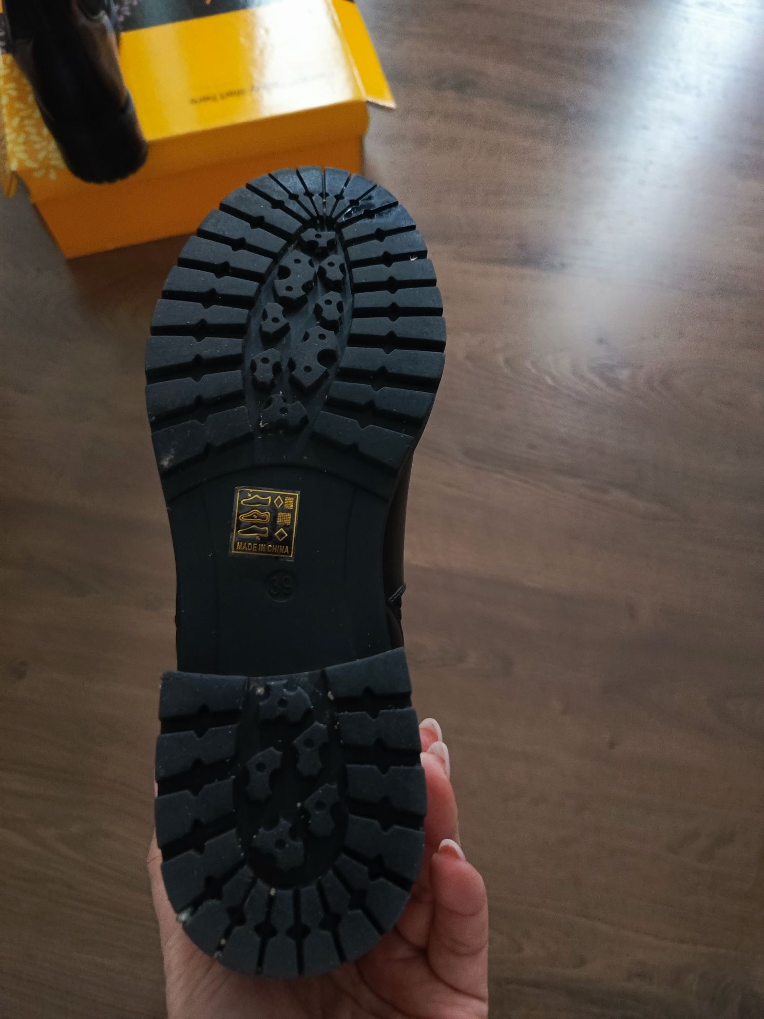 Buty damskie botki 39