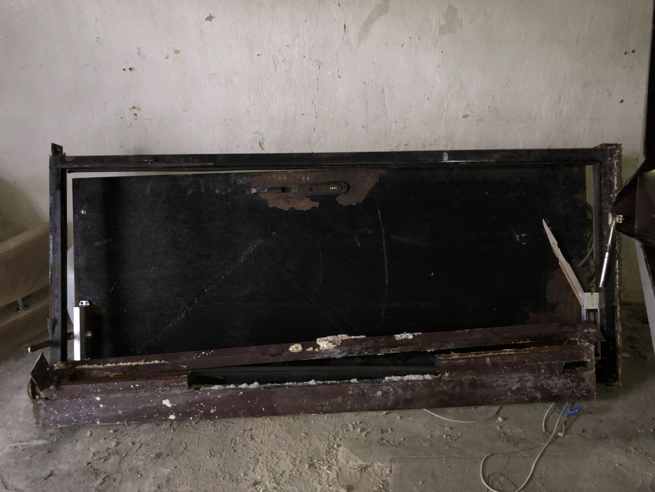 Металеві двері з коробкою доводчіком та магнітним замком