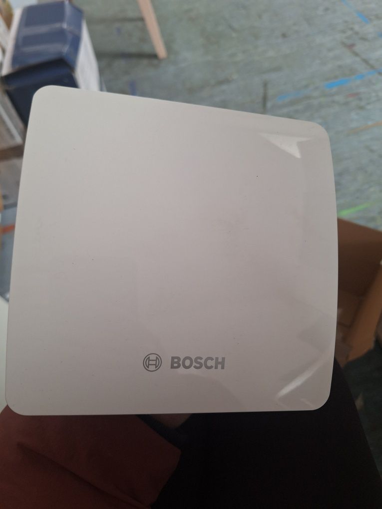 Bosch maly wentylator pokojowy Fan 1500 DH z czujnikiem wilgotnosci