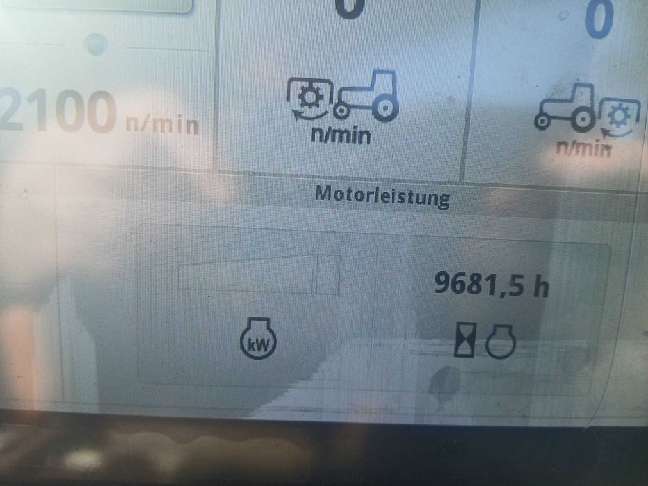 Ciągnik John Deere 6195R uszkodzony