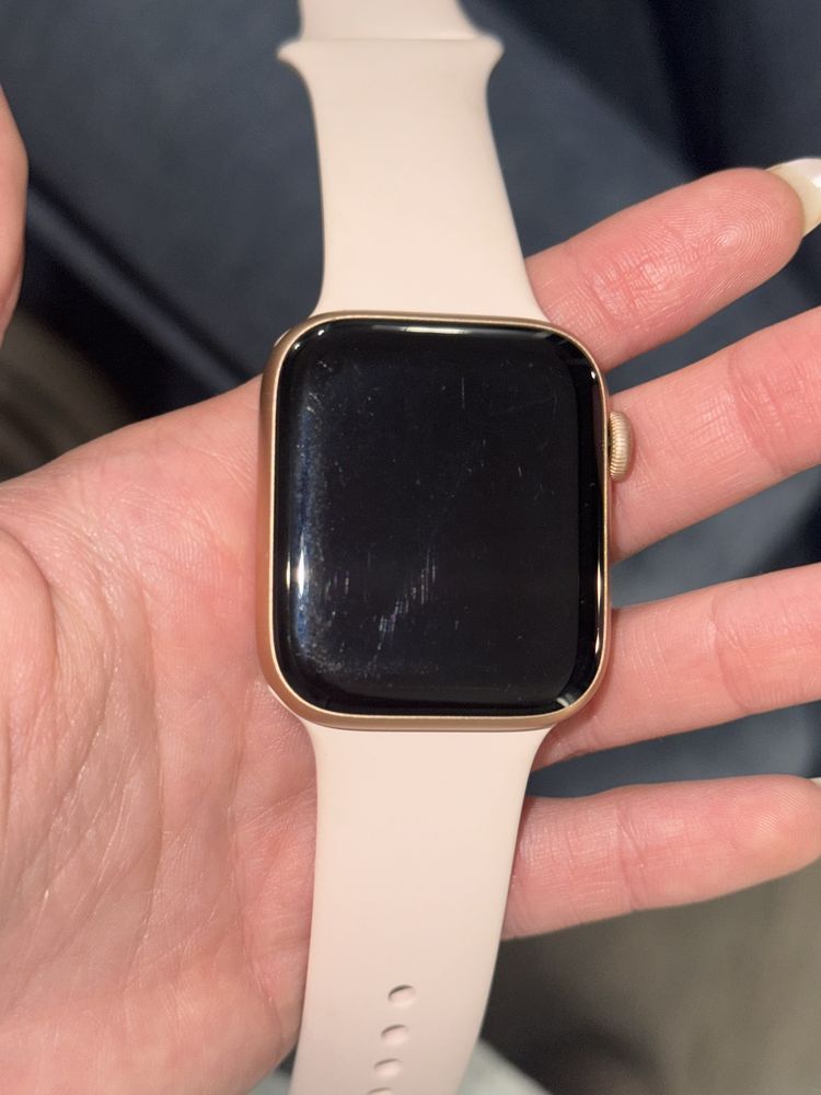 Apple Watch Series 5 - 44mm Gold