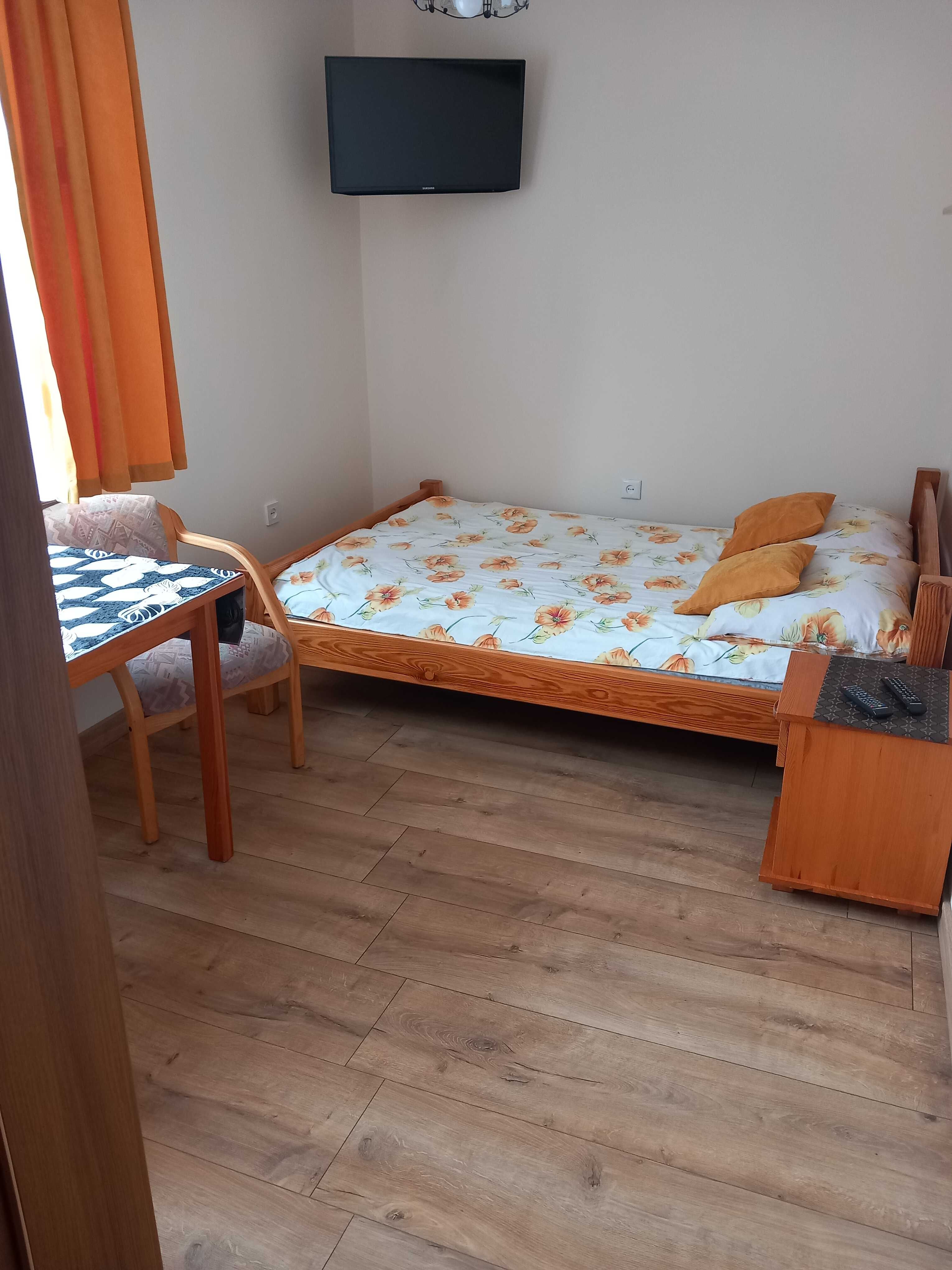 Pobierowo-domek parterowy i pokoje 2,3,4 osobowe 200m do morza