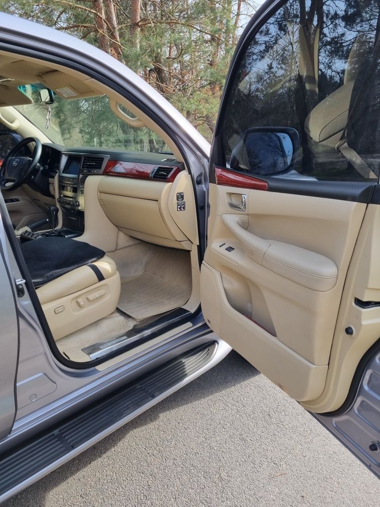 Продам  Lexus LX570