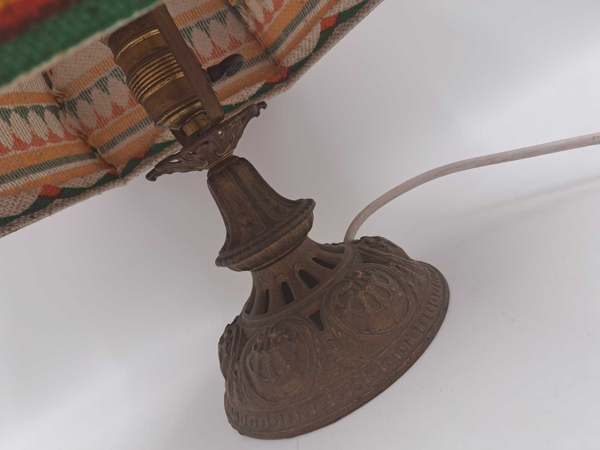 Zabytkowa lampa stołowa mosiężny odlew materiałowy abażur