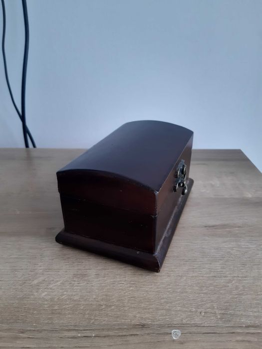 szkatułka skrzyneczka kuferek na biżuterię