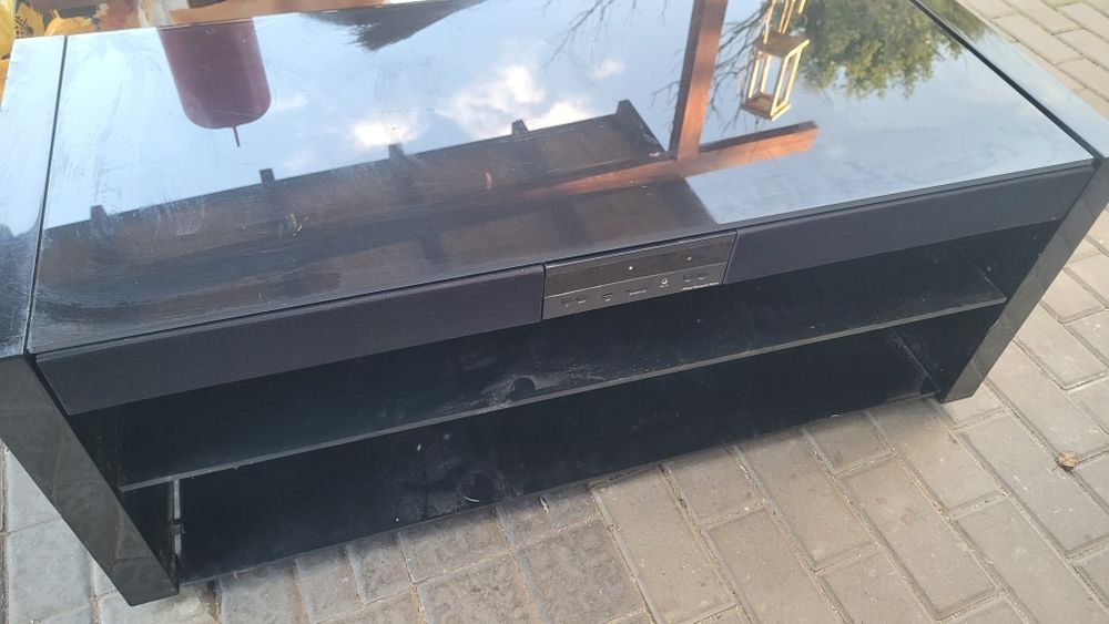 Szafka rtv z głośnikami  w zabudowie