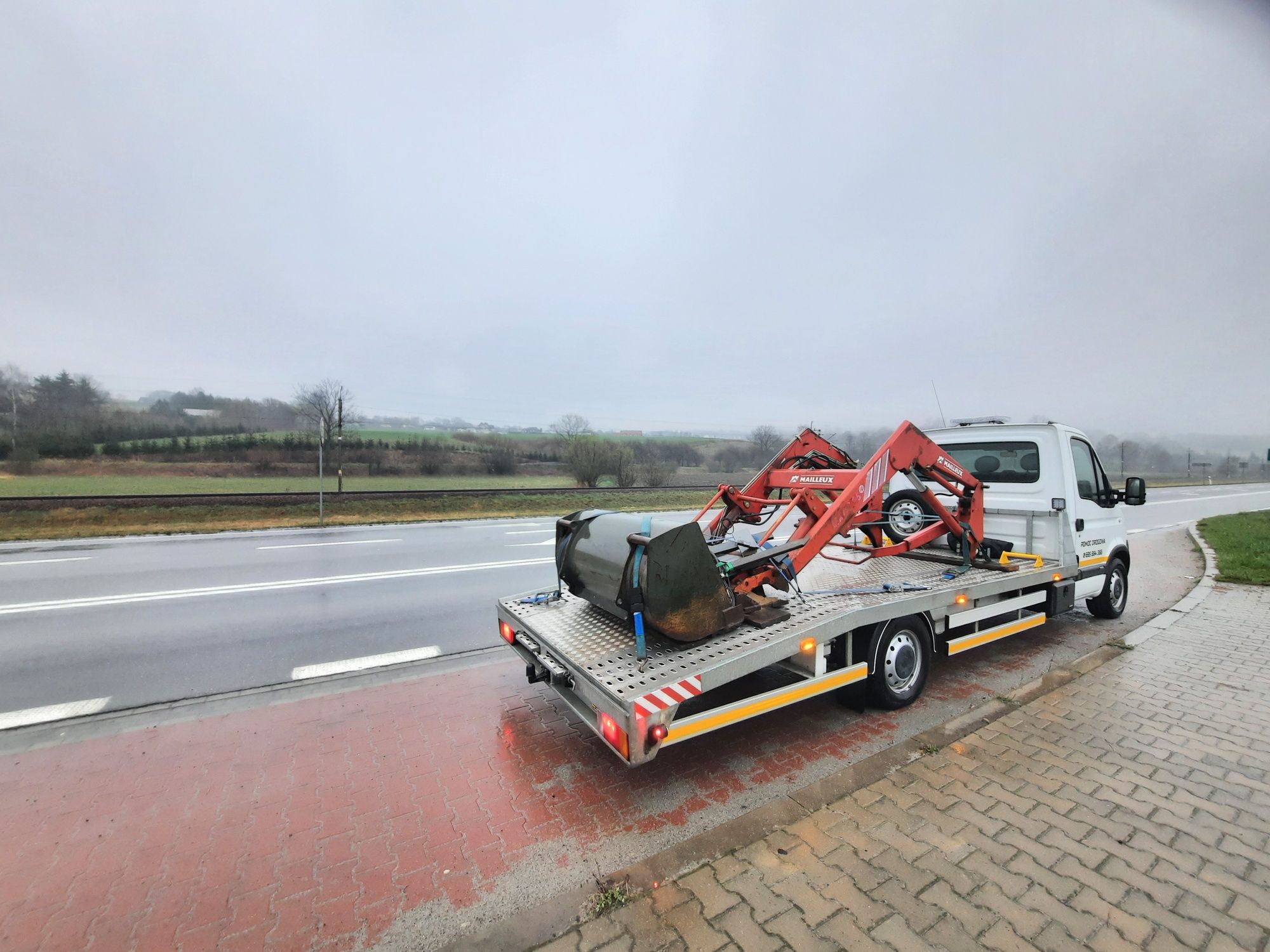 24/7 Pomoc drogowa laweta transport ciągników maszyn