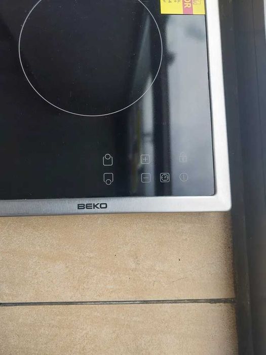 (1267/25)Płyta grzewcza Beko HDMC32400TX