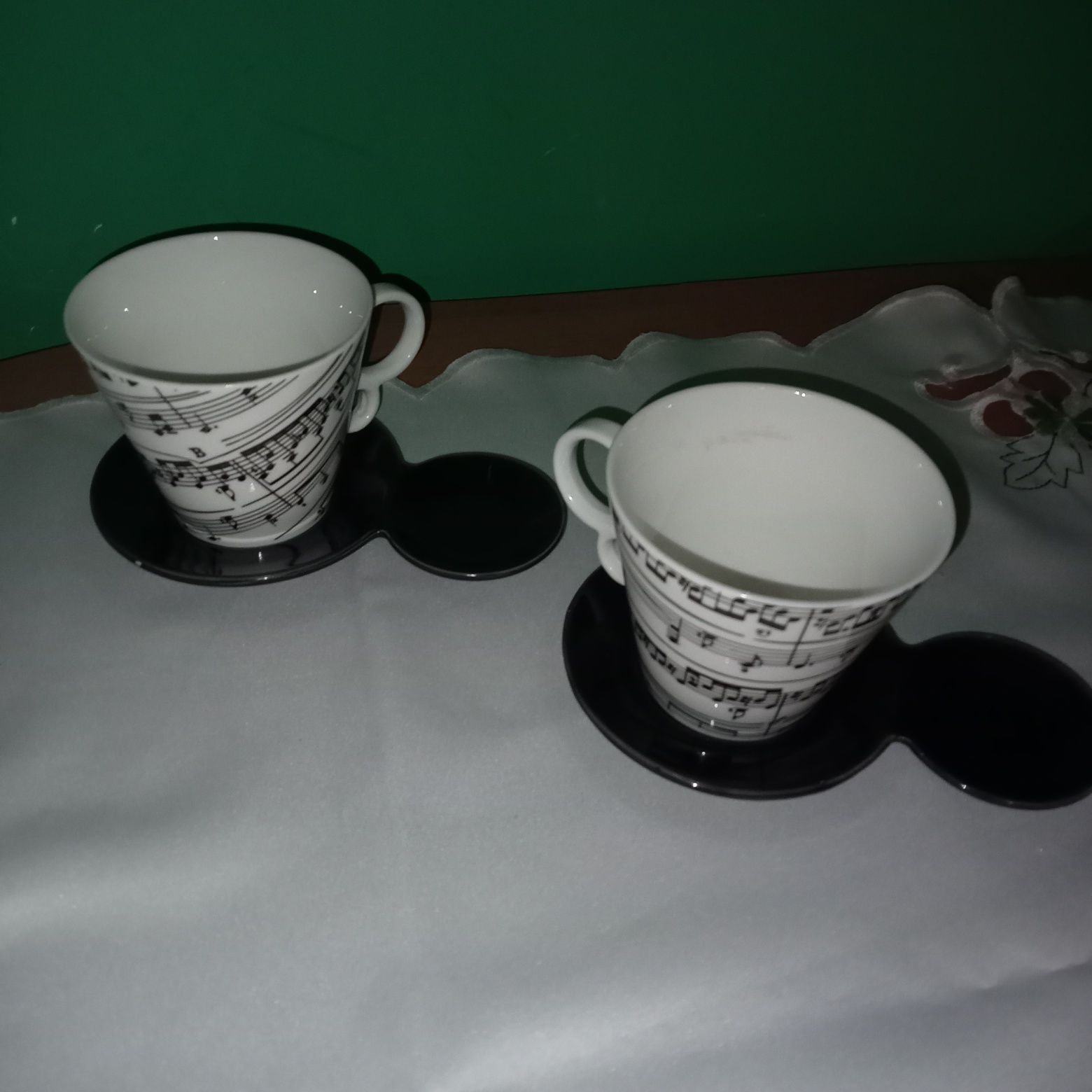 Dwa kubki do herbaty wzor nutki,z podstawkami na zużyta saszetkę herba