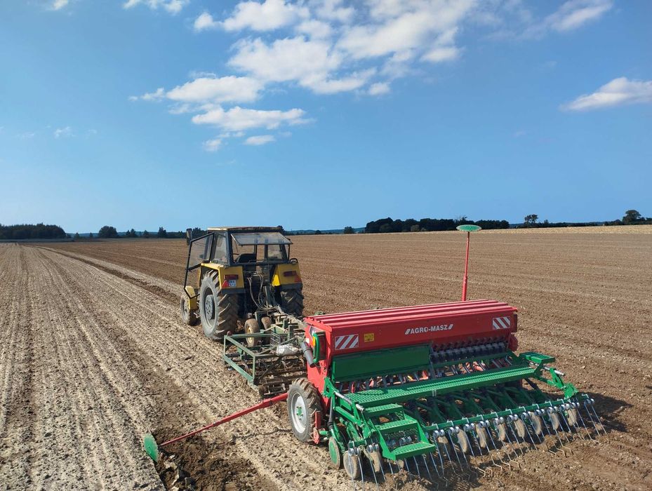 Agregat uprawowy półzawieszany że sprzęgiem do siewnika