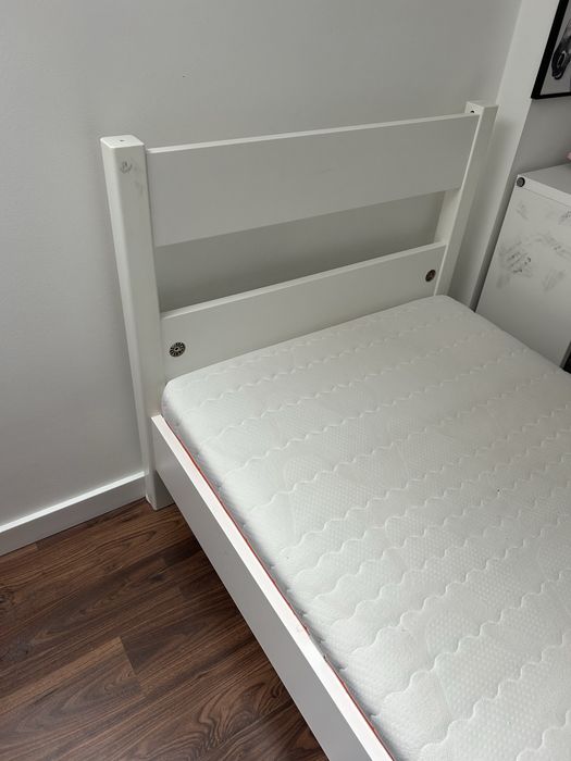 Łóżko 90x200 z pojemnikiem na posciel i materacem