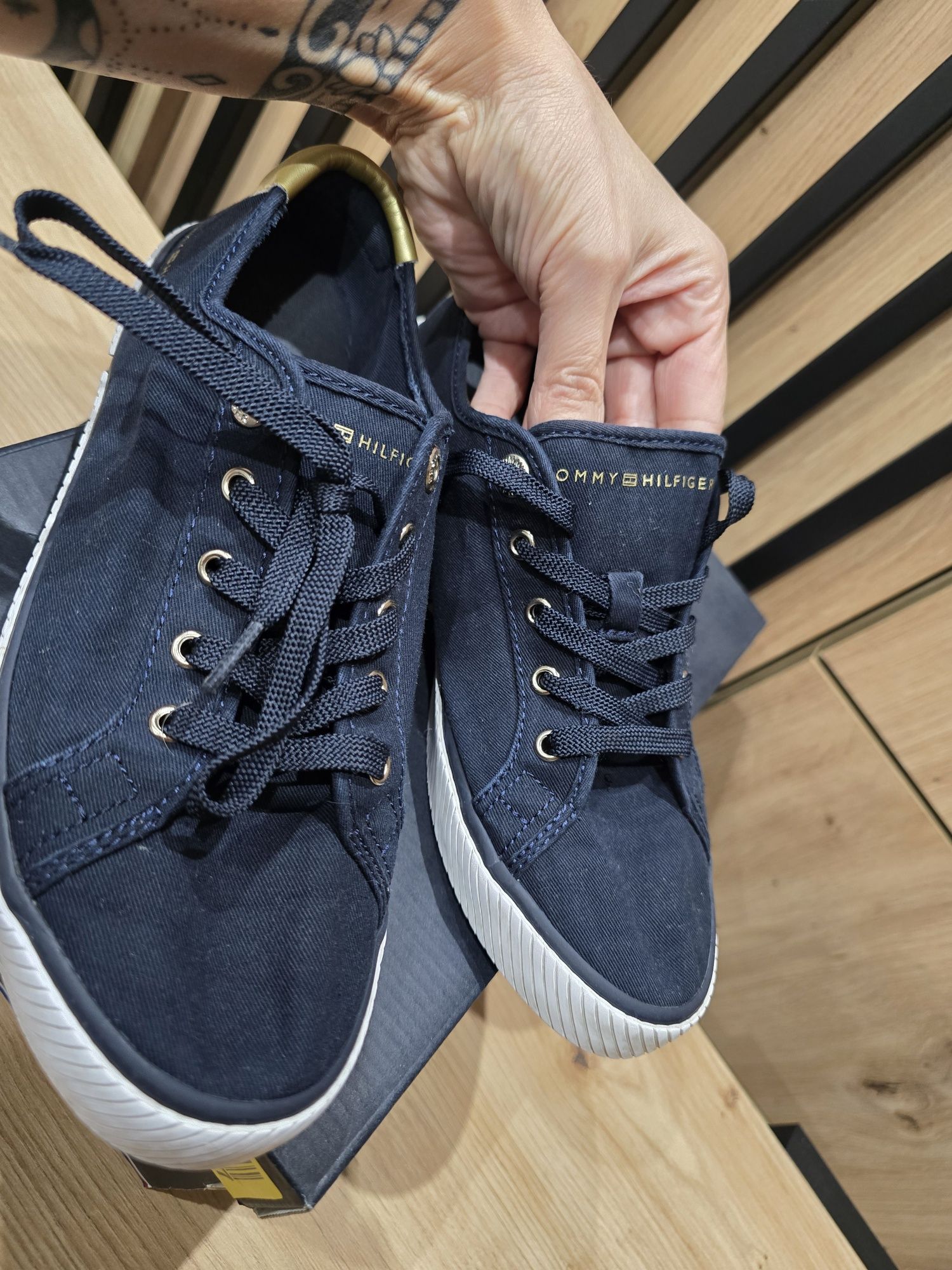 Trampki Tommy Hilfiger rozmiar 39