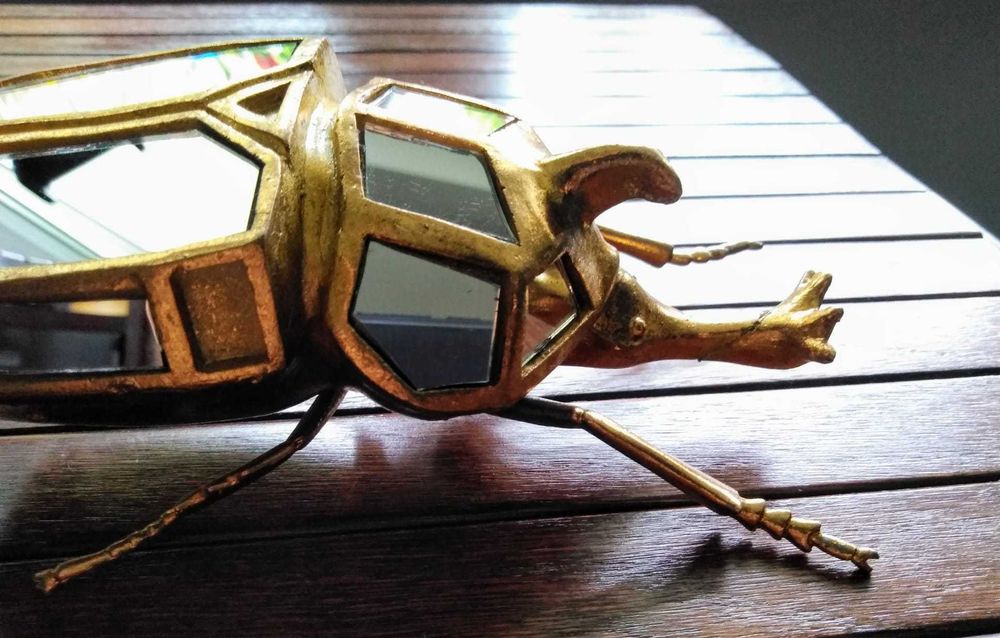Figurka dekoracyjna chrząszcz skarabeusz żuk lustro Beetle Mirror