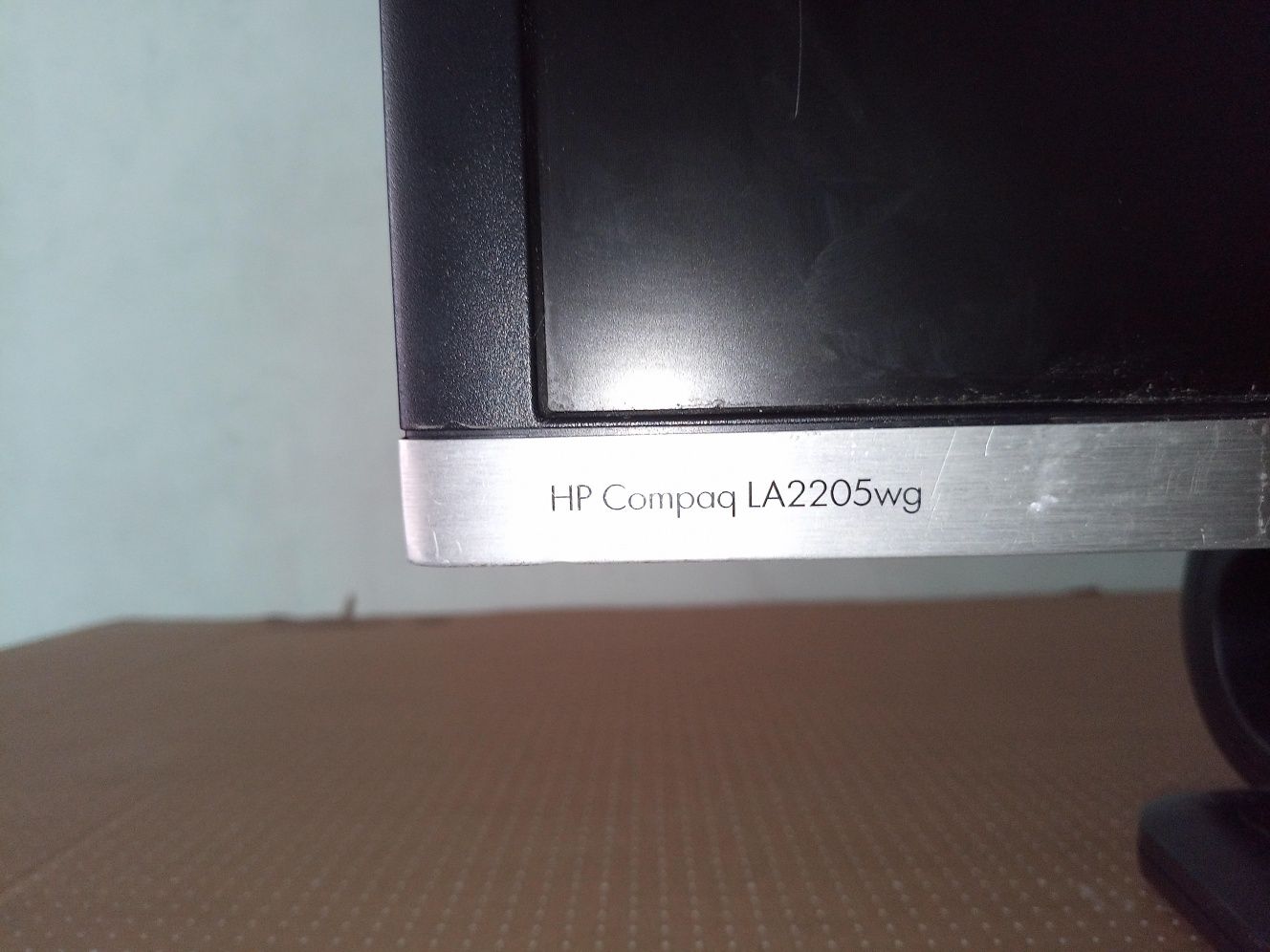 Монітор HP LA2205wg