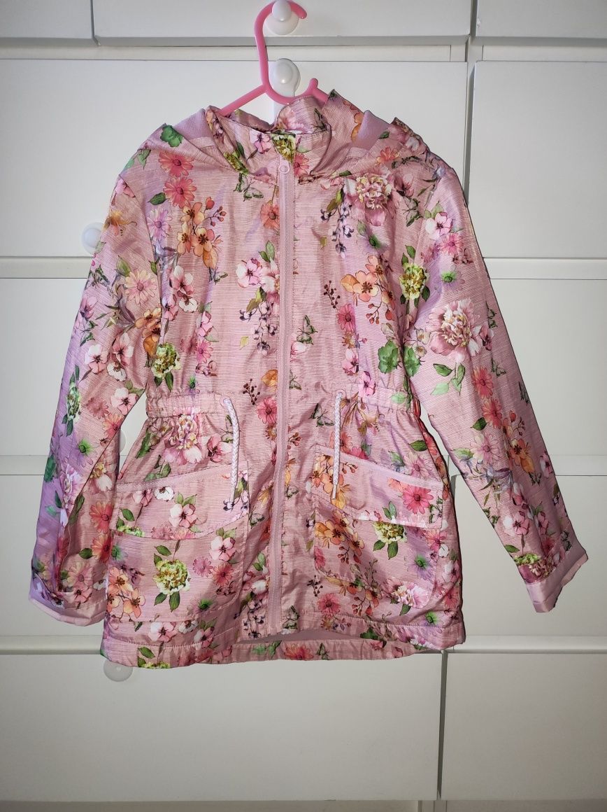 Śliczna wiosenna parka w kwiaty r. 140