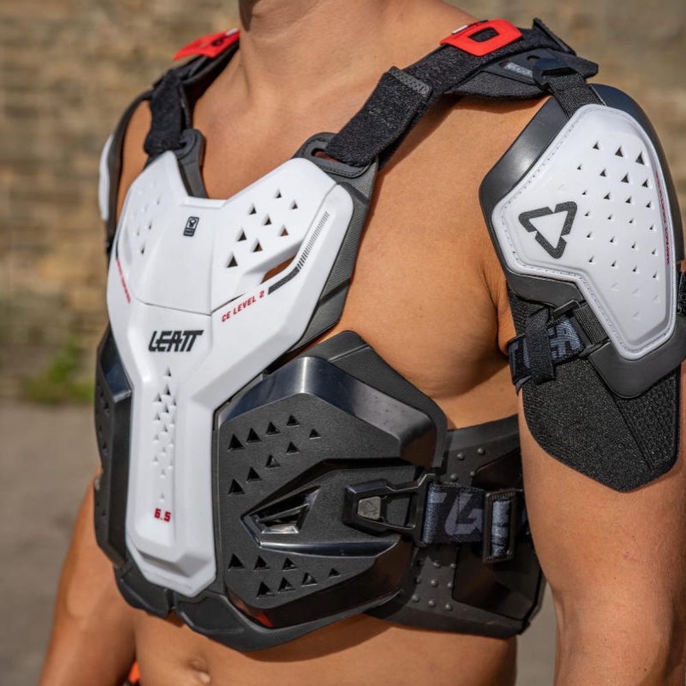 ТОПовая защита тела LEATT Chest Protector 6.5 Pro