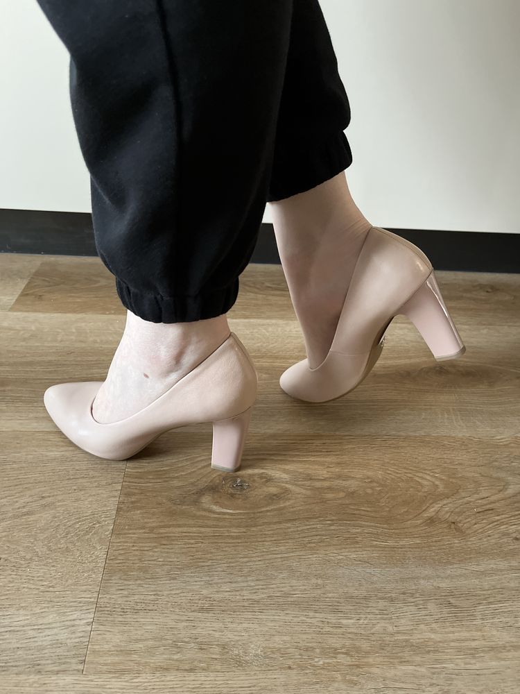 Туфлі жіночі Tamaris нові бежеві 37 розмір