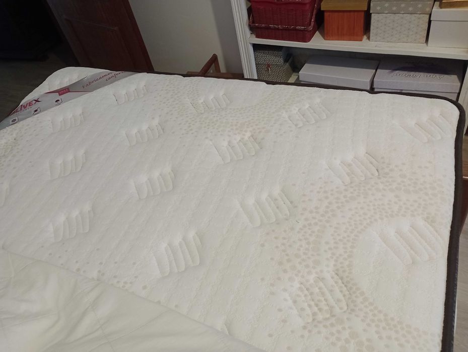 cama de casal em excelente estado