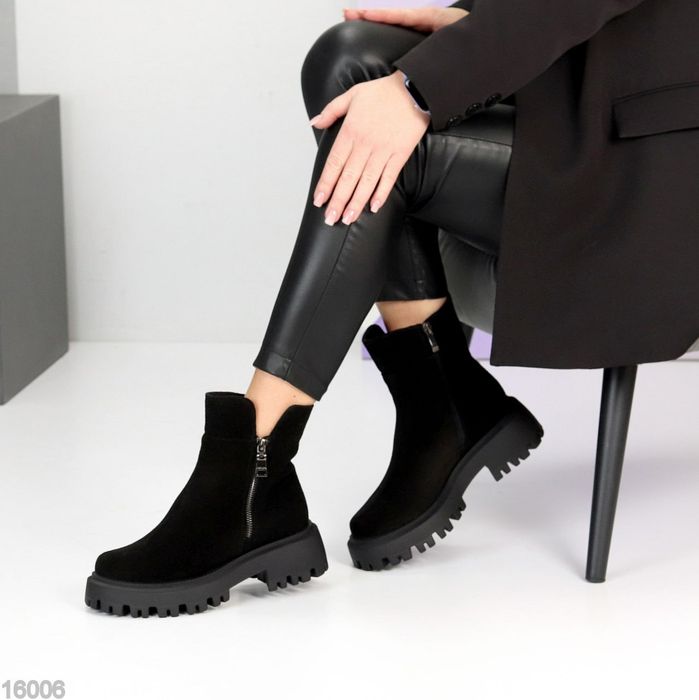 Жіночі шкіряні зимові черевики в кольорах