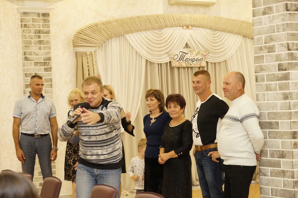 Ищу  ведущих праздников, творческих людей