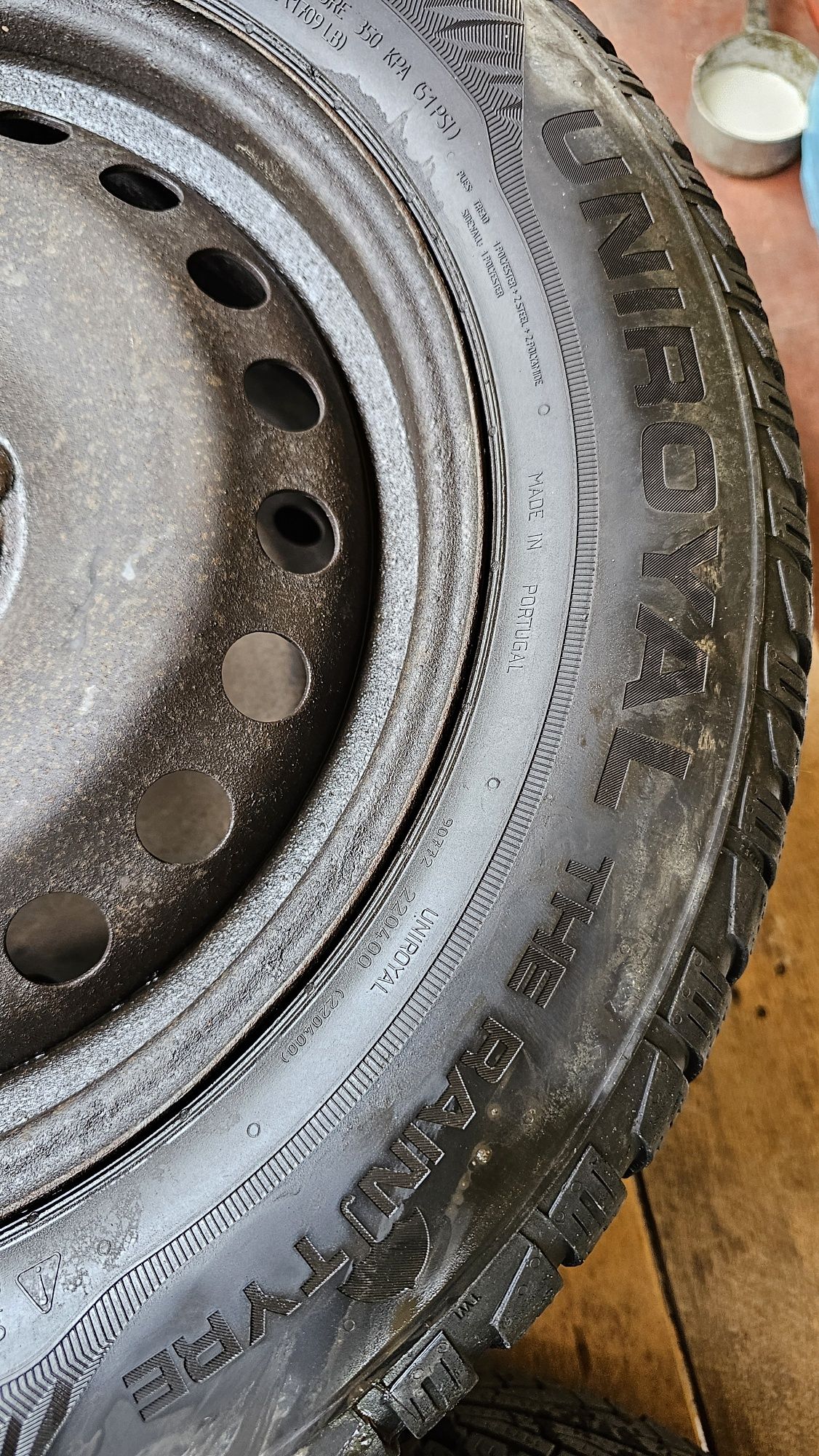 Opony 215/60/16r