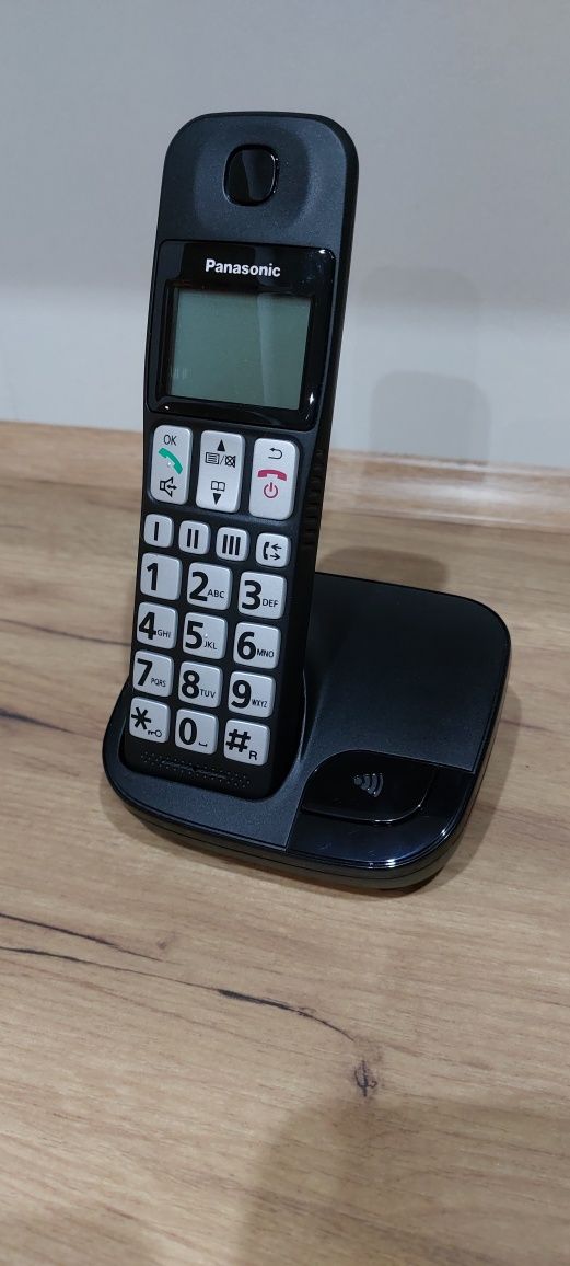 Telefon stacjonarny Panasonic KX-TGE110  Czarny