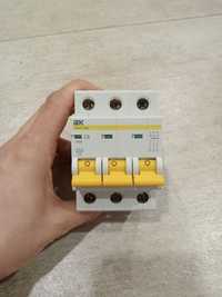Автоматичний вимикач автомат 3Р 6А 4,5кА "С"