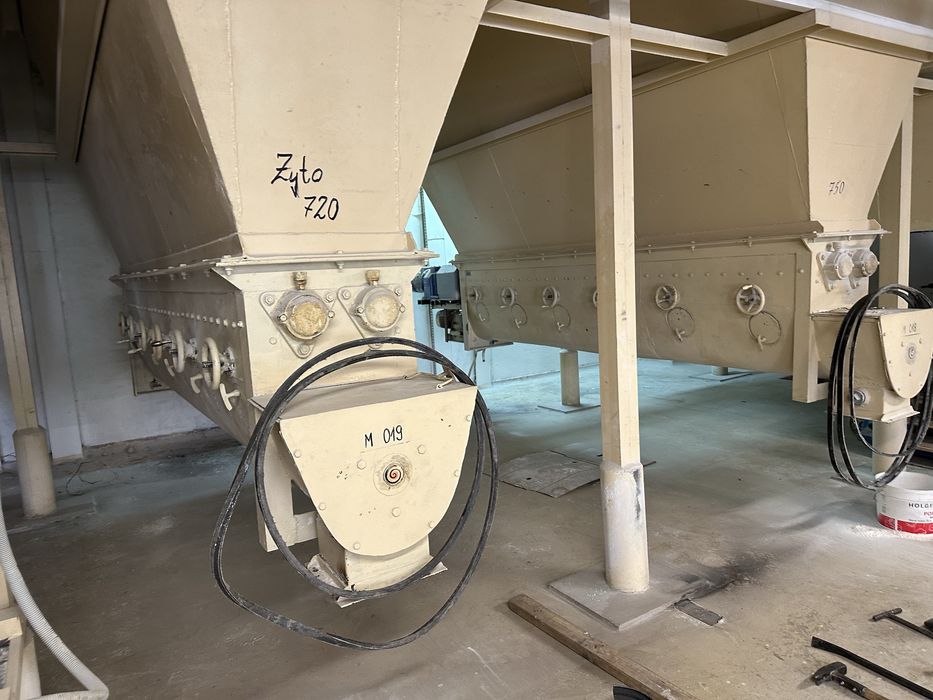 zbiornik metalowy mieszałka mieszalnik wybierak do materiałów sypkich