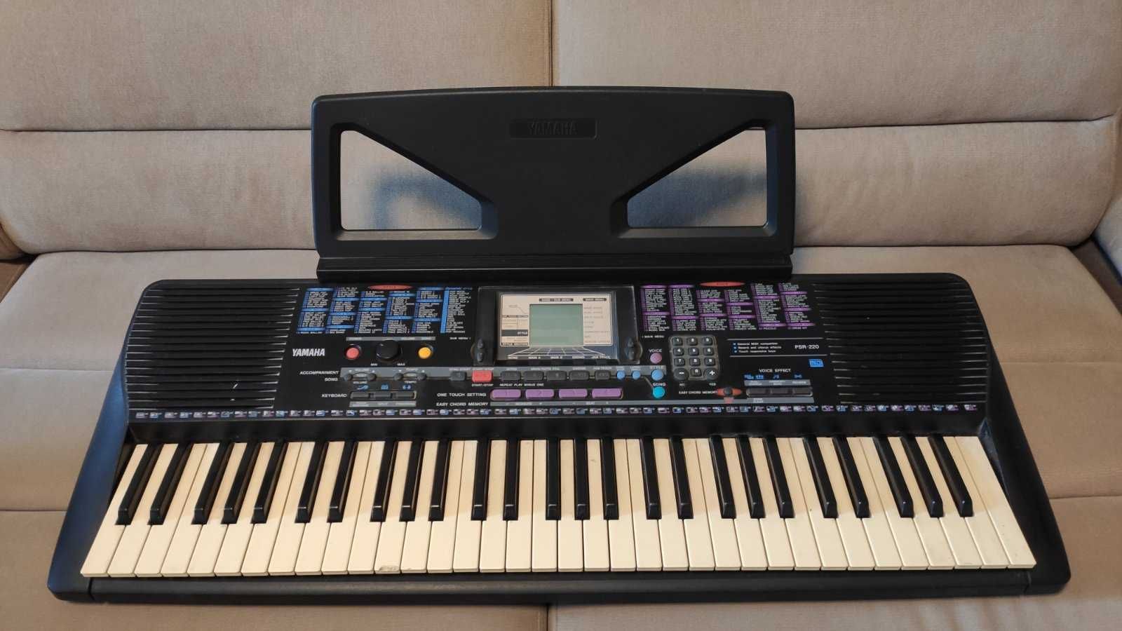 Клавішний синтезатор Yamaha PSR-220