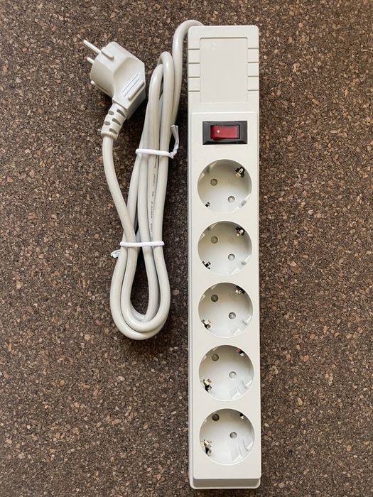 Tomada electrica com 5 saidas e interrptor