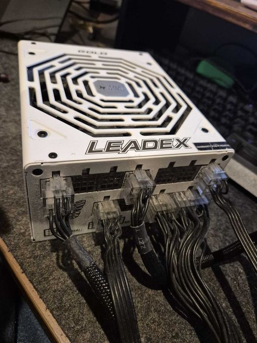 Super Flower Leadex Gold 750 W