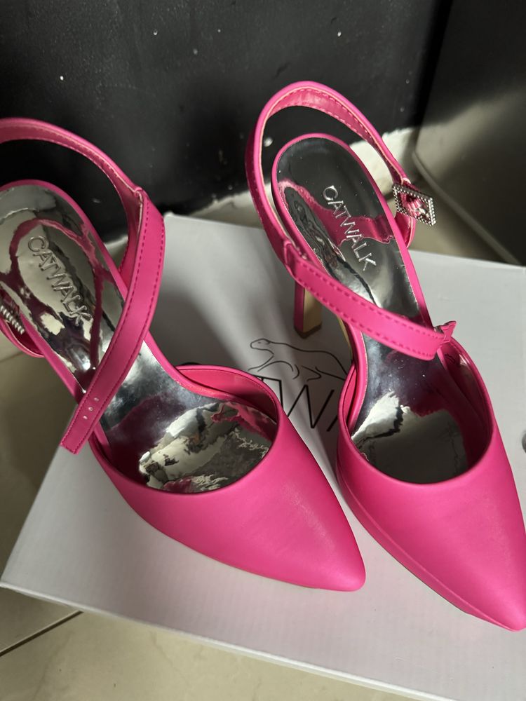 Buty obcasy szpilki na koturnie 36 catwalk