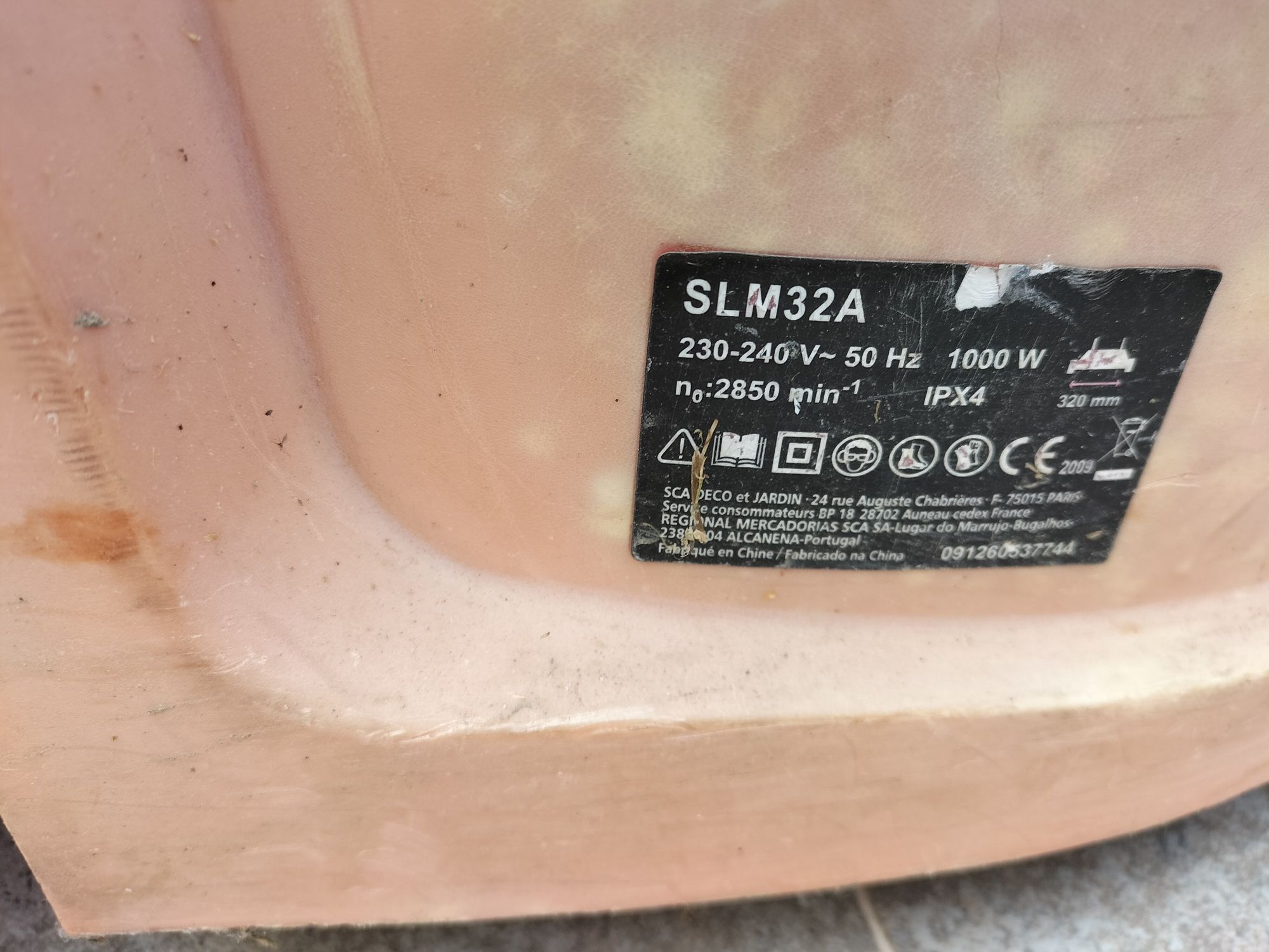 Corta relvas elétrico