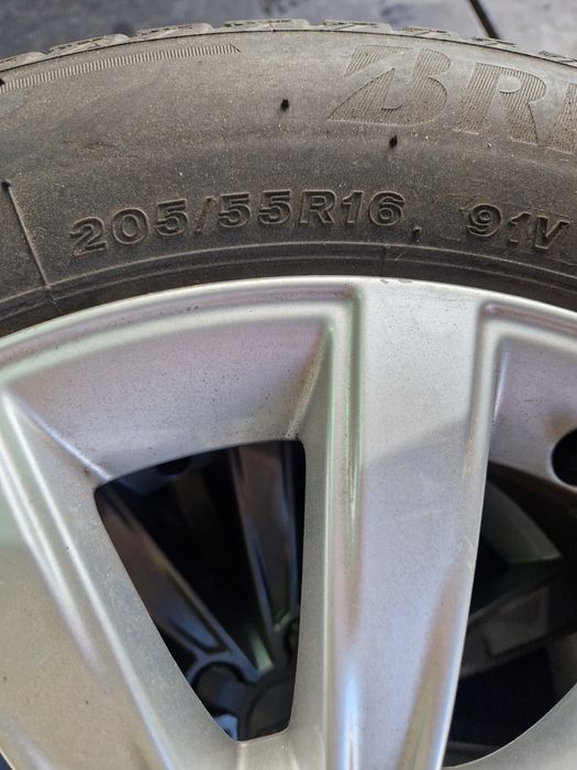 Jantes Audi com pneus novos