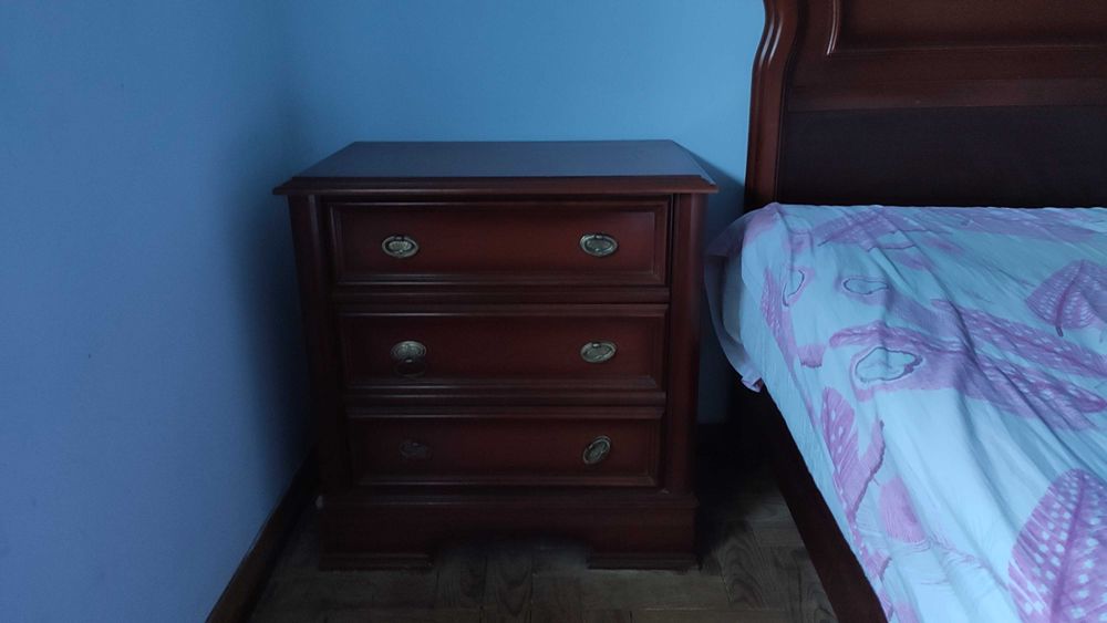 Cama com Mesas de Cabeçeira