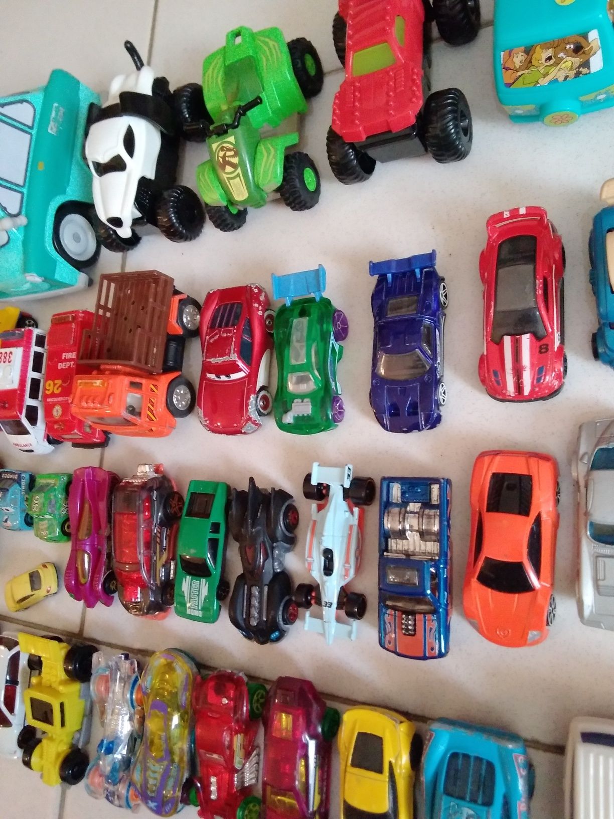 Conjunto 50 carros, vendo apenas em pack. Tudo 20€ preço fixo.