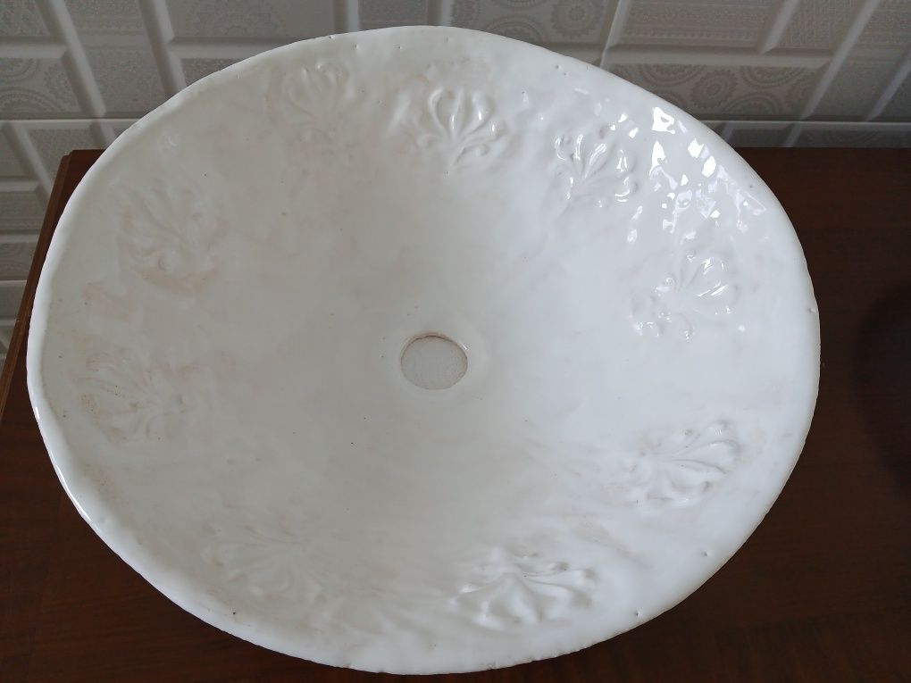 Ręcznie wykonana, duża, ceramiczna, biała umywalka nablatowa