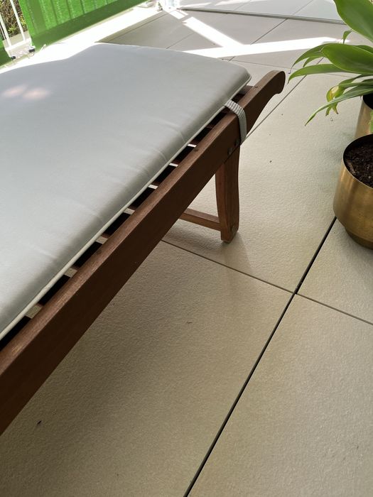 Espreguiçadeira em madeira reclinável quase nova