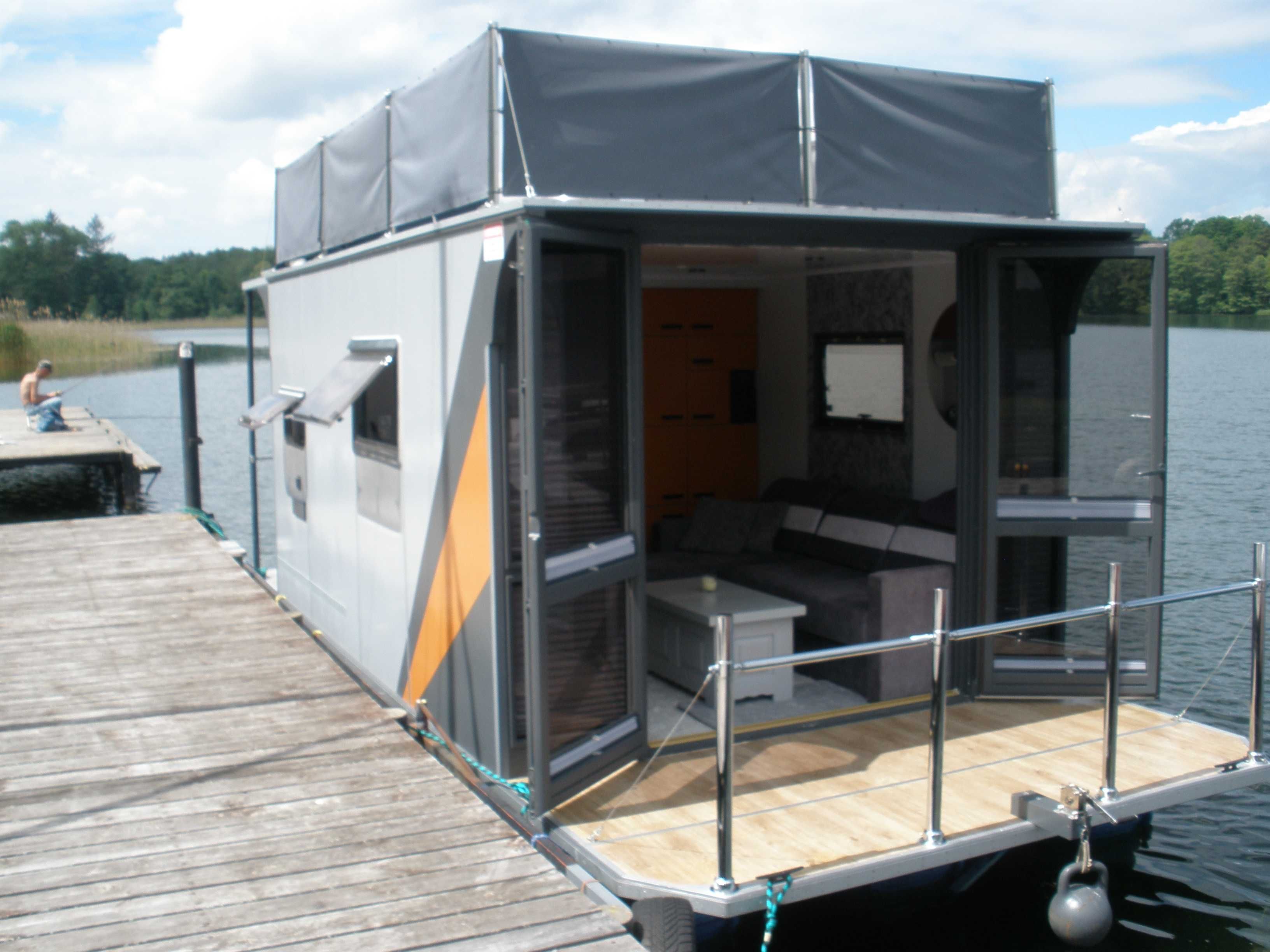 houseboat-trimaran